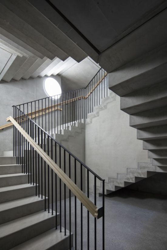 Die zwei ineinander verschränkten Treppen bilden eine Doppelhelix.