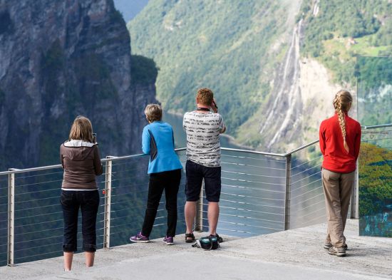 Die Aussichtsplattform wurde von 3RW Arkitekter umgesetzt (Foto: Jarle Waehler / Statens vegvesen)