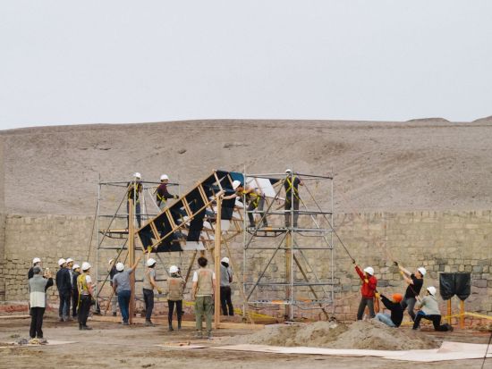 Prefabricated fields of the lattice-work are placed. (photo: Philip Shelley)