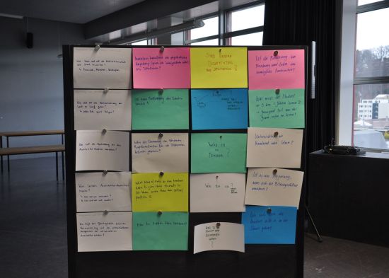 Von Studierenden der HSLU notierte Thesen und Fragen aus den Tischgesprächen