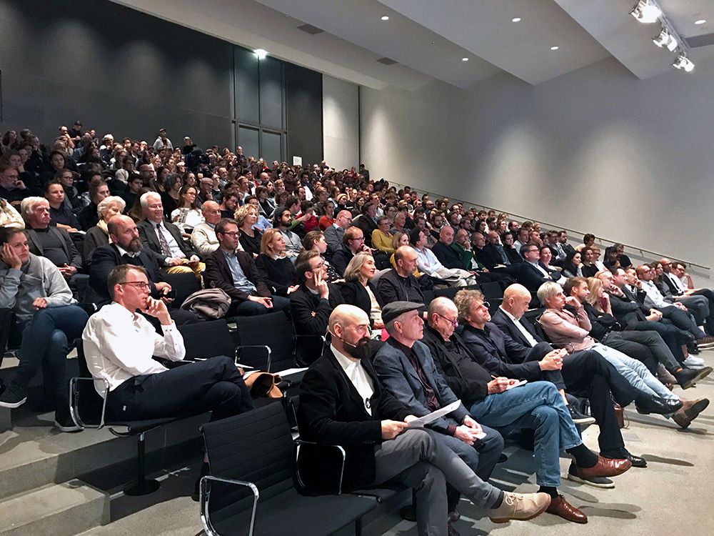 Über 350 Personen waren gekommen.