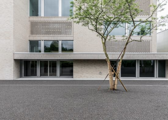 Klinkerfassade der Hochschule Luzern–Musik