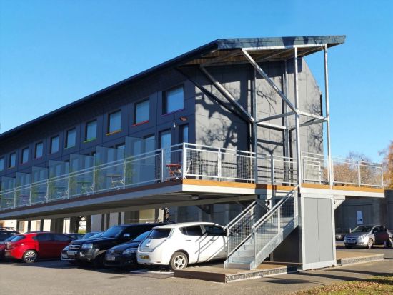 Bronze für Bill Dunsters ZEDfactory: Reihenhäuser über Parkplätzen in London