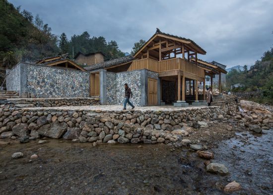 In der Werkstatt wird Kamelienöl produziert.
